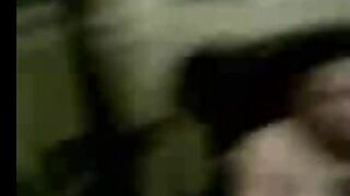 دخلت علي ابن عمي لاقيت مرات اخو معا في السرير  سكس مصري جديد مسكها فشخها صورتها اللبوه وهي في حضنوا و بتعيط هفضح امها