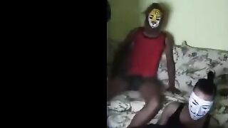 كل واحد من الديوث مطلع مراته الهايجه لايف وهي  سكس مصري جديد قعده بقميص نوم و بتمص زبر جوزها و بيلم دعم نااار عليهم