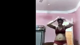 القحبه المصريه  شرمها سكس  مياده الممحونه لابسه طقم داخلي احمر و بترقص بلدي المموس الهايج سايبه الاسناب بتعها علي الفيديو