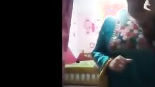 ام محمد الشرموطه كبيره في السن  شرمها سكس  بعت ل عشيقها فيديو وهي عريانه و بتفرجوا علي خرم طيزها الواسع من كتر النيك فيه