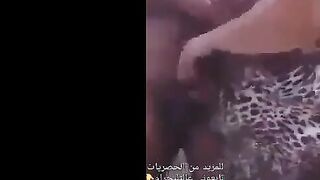 الشرموطه ماسكه زبر حبيبها في اللايف  موقع بزازى و بتقول للمتابعين شايفيني زبر جامد و كبير ازاي ااح انا بعشق الازبار الكبيره