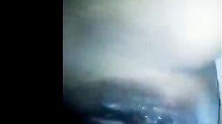 متناكه حيحانه في بداية الثلاثينة قعده بتكلم عشيقها بعد  موقع بزازي مافشخت كسها و ضربت سبعه ونص بتفرجوا علي لبن كسها الهايج