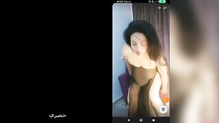 ام تاتو الهايجه متناكة تانجو لايف  فاتحه لايف موقع بزازي جامد فشخ وهي لابس قميص نوم اسود فاجر وفشخ رجلها فشخت محترفين