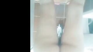 شاديه الحيحانه ام كس احمر دخلت الحمام تضرب سبعه ونص علي زبري قعده نيج عراقي  تكلمني فيديو وهي فشخ رجلها نزلت لبن كتير اللبوه
