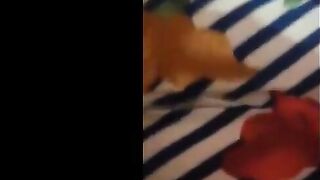 الشرموطه جارتي جاتلي اريح كسها و اطفي نارها بمشي زبري علي شفايف كسها  نيج عراقي وهي تقولي يلا بقي دخل زبرك مش قادره عايزه اتناك