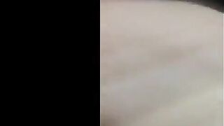 الشرموطه جارتي جاتلي اريح كسها و اطفي نارها بمشي زبري علي شفايف كسها  نيج عراقي وهي تقولي يلا بقي دخل زبرك مش قادره عايزه اتناك