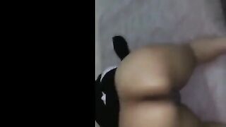 الشرموطه جارتي جايه لابسه نقاب و عبايه عشان محدش يعرفها مسكتها فشخت كسها الهايج نيك عنيف  نيج عراقي بلع زبري كله جوا كسها