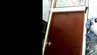 مني الحيحانه نيج  ام كس شرقان بعتالي فيديو وهي في الحمام و شغاله بعبص في كسها و طيزها بتقولي كسي مولع تعال نيكوا
