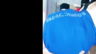 الديوث المصري نيج  مطلع امه و اخته لايف وهم عريانين ملط و بيلم عليها دعم عشان ينكهم و يفشخ اكساسهم الممحونه