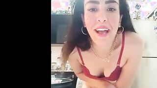 المموس الهايجه حنان لبوه مصريه فاتحه نيج  لايف وهي منزله الشورت و مبينا شعرت كسها الهايج و عماله تبعبص في الرجاله