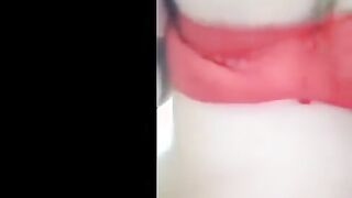 الشرموطه مياده الممحونه نيج  قدام الكاميرا بتصور نفسها فيديو ل صاحبها و هي مطلع بزازها الكبيره و عماله تمص وتلحس فيهم