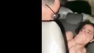 حمدي بيصور المموس ندي وهي معاهم نيج  في العربيه و محمد فشخها نيك وعمال يضرب فيها خلصوا وخدها الشقه فشخوها تاني