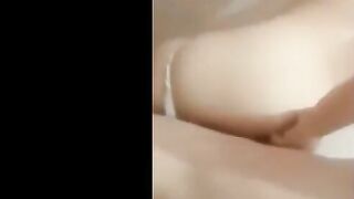 ماسك الشرموطه فشخها نيك خلفي  اااح علي  نيج خرم طيزها ضيق اوي وسخن نيك فضلت ارزع في طيزها الصغيره لحد ما جبتهم