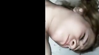 الشرموطه صباح الهايجه  ام كس شرقان و ظنبورها كبير نيج  اوي فشخ رجلها و انا نزل نازل نيك في طيزها خرم طيزها بقي علي قد زبري