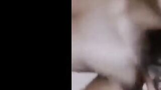 فدوه قحبه عراقيه بعت ل صاحبها فيديو وهي عريانه ملط  نيج و نزله عصر في بزازها الصغيره و عماله تقرص في ظنبور كسها