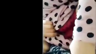بنت عمتي جت زياره عندنا ختها الاوضه و فضلت احايل فيها لحد ما خلعت نيج  البنطلون و فشخت طيزها نيك عماله تقولي براحه يا احمد