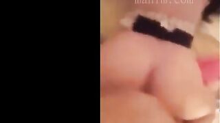 روحت لاقيت عشيقتي المتناكه لابسه طقم الشغاله هيجتني عليها اوي مسكتها علي حرف السرير في الوضع الفرنساوي فشختها  نيج نيك وهي تصوت وتقولي نيييك