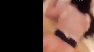 روحت لاقيت عشيقتي المتناكه لابسه طقم الشغاله هيجتني عليها اوي مسكتها علي حرف السرير في الوضع الفرنساوي فشختها  نيج نيك وهي تصوت وتقولي نيييك