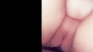 الزبير السعودي الهايج اتصل علي المموس نيج  جودي القحبه و جابها عندنا يفشخ شرفها و يهين عرضها القبحه لبوه نيك في نفسها
