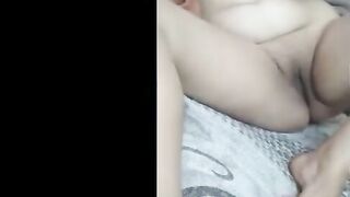 الشرموطه ام احمد قعد بتكلم الزبون فيديو بتهيجوا عليها  نيج عشان ينزل لبنوا علي كسها و الديوث جوزها هو اللي مسكلها التلفون