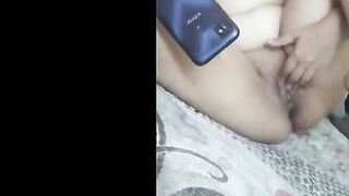 الشرموطه ام احمد قعد بتكلم الزبون فيديو بتهيجوا عليها  نيج عشان ينزل لبنوا علي كسها و الديوث جوزها هو اللي مسكلها التلفون