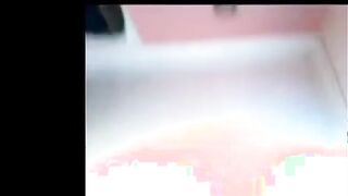 الشرموطه نهي الممحونه بتكلم حبيبها فيديو نيج وهو عمال يهيجها و هي مسكه الخياره نيج ويقالها حطيها في كسك جامد تخيلي زبري