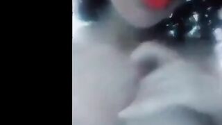 الشرموطه بعتالي فيديو وبتقولي مش هتيجي تحط زبرك بين بزازي و تفشخ كسي الهايج نيك سعودي ده نيك و انزل لبني عليك واغرقك