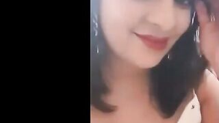 القحبه الممحونه نوال الهايجه راجعت من الشغل كلمت عشيقها الزبير وبتفرجوا نيك سعودي علي كسها الهايج وهي فشخ فرك ودعك