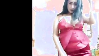 طلبت من خطيبتي الهايجه اتفرج علي رقصها  نيك مصري لبست بيجلمات الصباحيه  و رقصتلي احلا رقص شرقي ممكن تشوفوا في حياتك