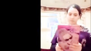 لبوه صغيره اندر ايدج بتكلم  نيك مصري صاحبها قالتلوا اصبر هبعتلك فيديو جامد صورت وهي عريانه و بتلعب في حلمة بزازها