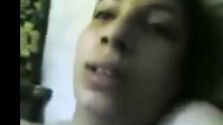 المتناكه نايمه تحت مني فاشخ كسها نيك عنيف و هي عماله تدعك في الظنبور  نيك مصري و تقولي ااح اوي زبرك جامد نكني اوي اوي