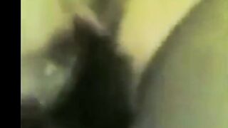 المتناكه نايمه تحت مني فاشخ كسها نيك عنيف و هي عماله تدعك في الظنبور  نيك مصري و تقولي ااح اوي زبرك جامد نكني اوي اوي