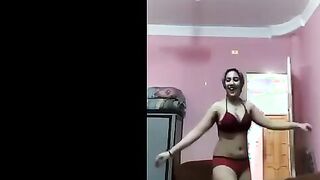 المتناكه خلعت هدومها كله و معتزه بالحجاب علي راسها عماله ترقص  نيك مصري بالاندر و البرا و بعدين خلعتهم و ضربت احلي سبعه ونص