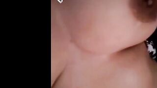 قحبه مصريه ممحونه نيك و جسمها مربرب قعده في الحمام  نيك مصري بتضرب سبعه و نص و فشخ كسها دعك و بعبصه قحبه مصريه هايجه