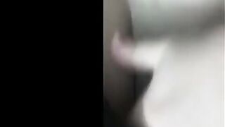الشرموطه اول مره دخلت الحمام تضرب  نيك مصري سبعه ونص دخلت فرشة الاسنان في طيزها تاني مره جابت خياره كبيره تفشخ نفسها