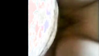 شرموطه ممحونه كبيره  سكس مصري في السن قعده علي ركبها نزله مص ولحس في زبر وبضان عشيقها المموس كسها مربرب مليان لحم
