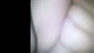 عنتيل الصعيد ماسك المموس جارتوا تحت  سكس مصري منوا وفاشخ كسها الهايج نيك و اللبوه عماله تصوت من المتعه لبوه مصريه