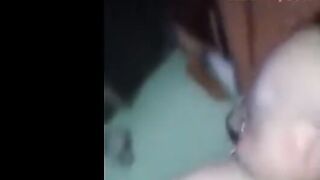 عنتيل الصعيد ماسك المموس جارتوا تحت  سكس مصري منوا وفاشخ كسها الهايج نيك و اللبوه عماله تصوت من المتعه لبوه مصريه