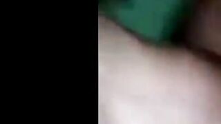 اللبوه الممحونه  سكس مصري بتصور زبر الزبون وهي عماله تدعك فيه و تحسس علي بضانوا مسكها فلقس طيزه الكبيره و فشخها نيك