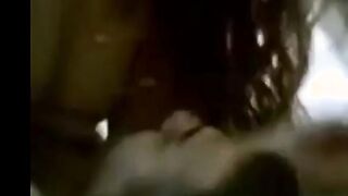 احلا سكس رومانسي ممكن تشوفوا في  سكس مصري حياتك حصري موقع شراميط العرب اللبوه لابسه قميص نوم احمرمسكها عشيقها فاشخه بوس و لحس في جسموا كله