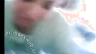 بنت اختي الهايجه خلاتني جتلها البيت  سكس مصري و قعدت علي ركبها فضلت ترضع في راس زبري وتمشي علي زبزاها لحد ما هيجتني عليها قومت فشخت طيزها