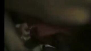 اللبوه ندي  سكس مصري الحيحانه لابسه طقم احمر فاجر الهايجه مسك زبر عشيقها بلع كله في بوقها مسكها فشخ رجلها ونزل رزع في كسها