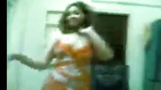 نرجس الممحونه لابسه سكس مصري  قميص نوم اورانج جامد وعماله ترقص شرقي ل حبيبها الفحل و بتغري بجسمها الجامد وعماله تتشرمط عليه