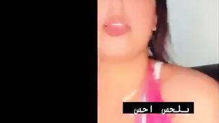 القحبه الممحونه قعده في اللايف بتحكي  سكس مصري عن اخر نيكه ليها و قد ايه كانت مقروفه و اتعصبت من اللي طلبوا الزبون منها