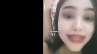 اللبوه الهايجه بتصور نفسها ل حبيبها وبتخلع تفرجوا علي  سكس مصري جسمها الملبن اخوها دخل عليها ذقت الباب وكملت الفيديو