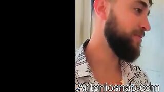 انطواني العربي العرص جايب ديوث روسي حقير ومراته القحبه  سكس مصري عمال يشتم في الديوث وهو مش فاهموا خد مراته و دخل ينكها