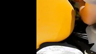الجزء التاني  سكس مصري فريد الهايج بيلف ورا النسوان في السوق  و اللي تعجبوا يقف يفضل يحك زبر في طيزها لحد ما يجبهم
