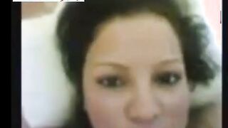 اللبوه مزاجها تتصور  سكس مصري وانا بنكها وفاشخ كسها الممحون المموس بتقولي تعال عند اللمبه عشان زبرك يبان وهو داخل في كسي