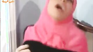 اللبوه قالت ل جوزها رايحه اجيب  سكس مصري خضار و جاتلي البيت من كتر ماهي مستعجله نكتها و هي لابسه العبايه والطرحه
