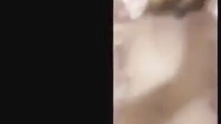 شرموطه ممحونه كبيره في السن كسها شرقان عامله الوضع الفرنساوي و الزبير  سكس مصري عمال يرزع في كسها الهايج اللبوه بتقولوا انا مكسوفه